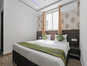 Desk, laptop workspace, iron/ironing board, rollaway beds - Treebo Trend White Inn (Bengaluru)