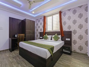 Kamar Deluks, Bebas Asap Rokok, pemandangan kota | Meja kerja, ruang kerja ramah laptop, dan setrika/meja setrika