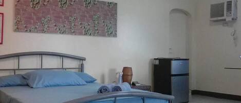 Schreibtisch, kostenloses WLAN, Bettwäsche