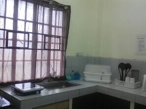 Studio with Kitchenette | Private kitchenette | Stovetop, electric kettle, cookware/dishes/utensils - JS3 Studio Apartments - Adults Only (Legazpi)