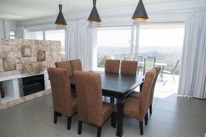 Deluxe House | In-room dining