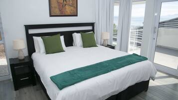 Deluxe House | 4 bedrooms, free cots/infant beds, WiFi, bed sheets
