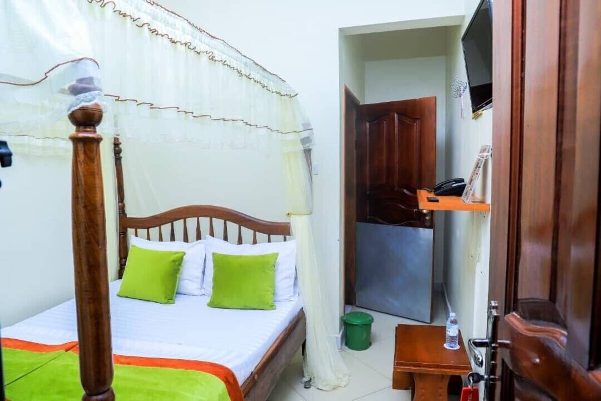 Standard Room | 1 bedroom, desk, blackout drapes, soundproofing
