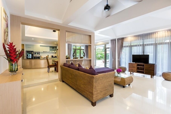 Family Villa | Living area | 32-inch flat-screen TV with satellite channels, LED TV