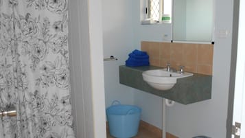 Premium bedding, desk, iron/ironing board, free WiFi