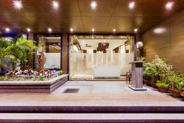 Property entrance - Hotel Rockland (Kota)