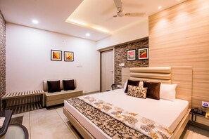 Soundproofing, free WiFi, bed sheets - Hotel Rockland (Kota)