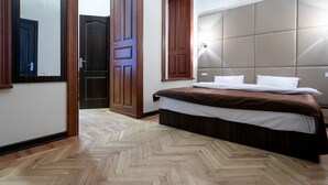 Premium bedding, desk, laptop workspace, blackout curtains - Shalimar Boutique Hotel Baku (Baku)