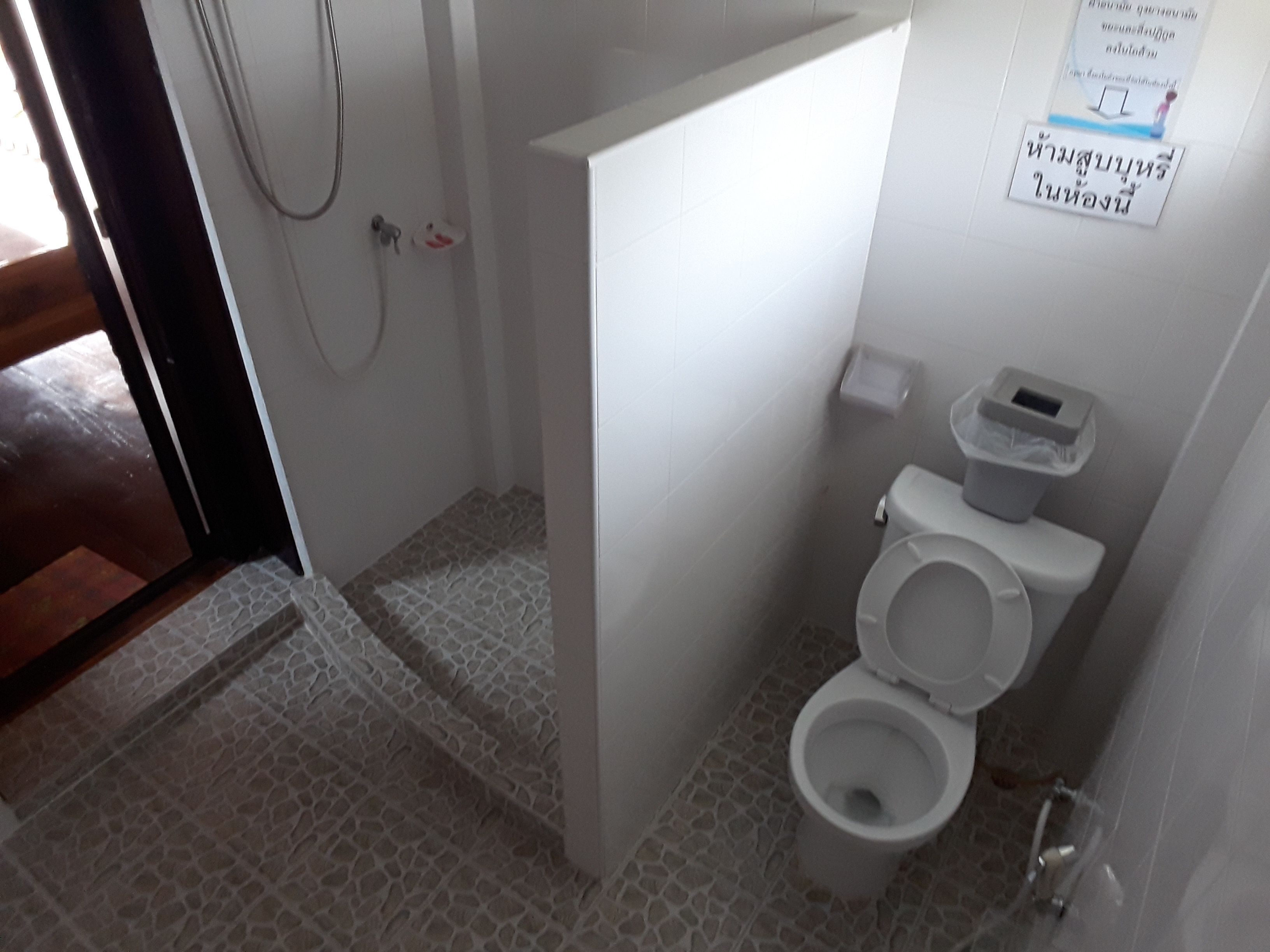 standard single room | bathroom | shower, free toiletries, hair dryer, towels