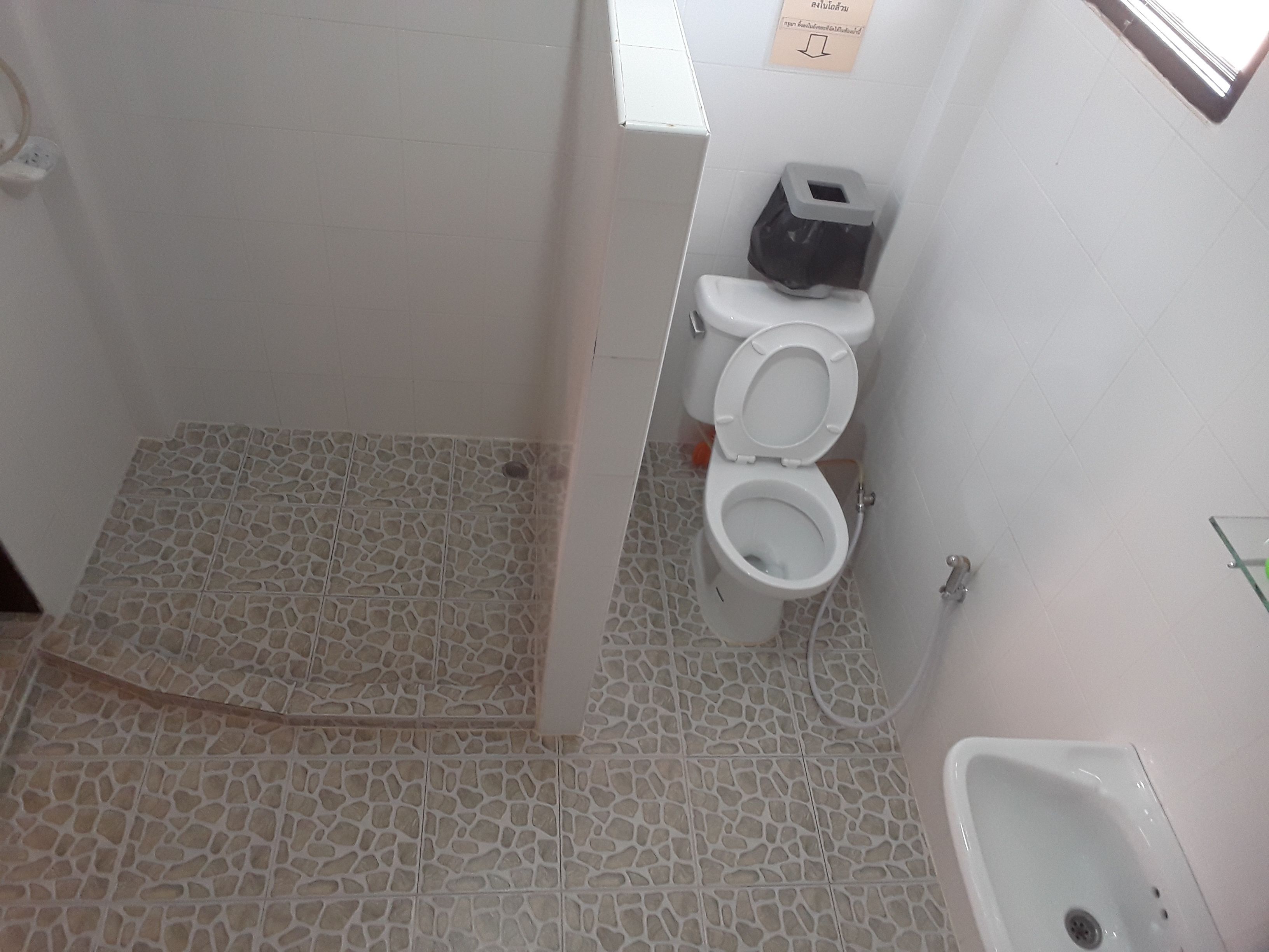 standard single room | bathroom | shower, free toiletries, hair dryer, towels