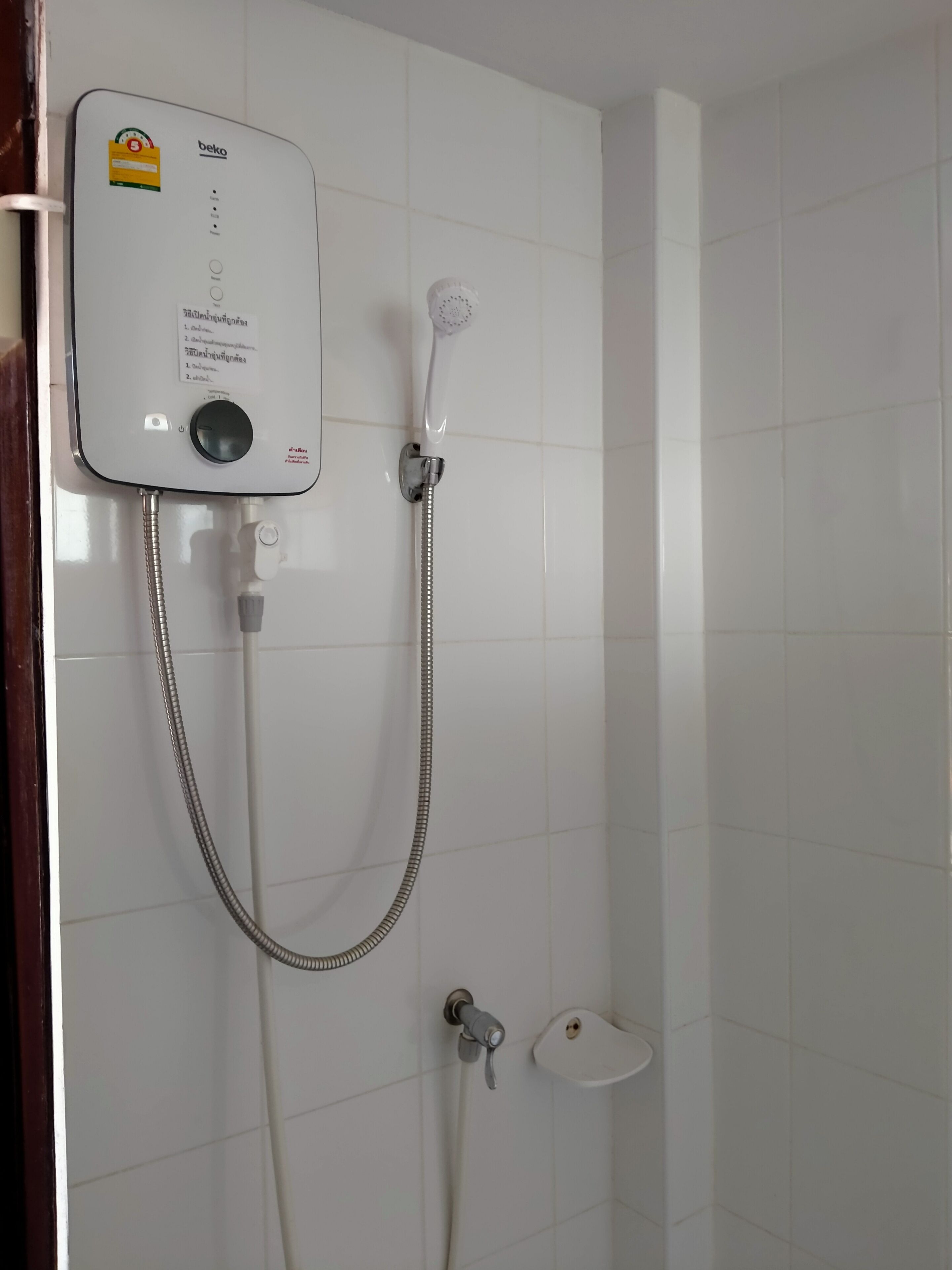 standard single room | bathroom | shower, free toiletries, hair dryer, towels