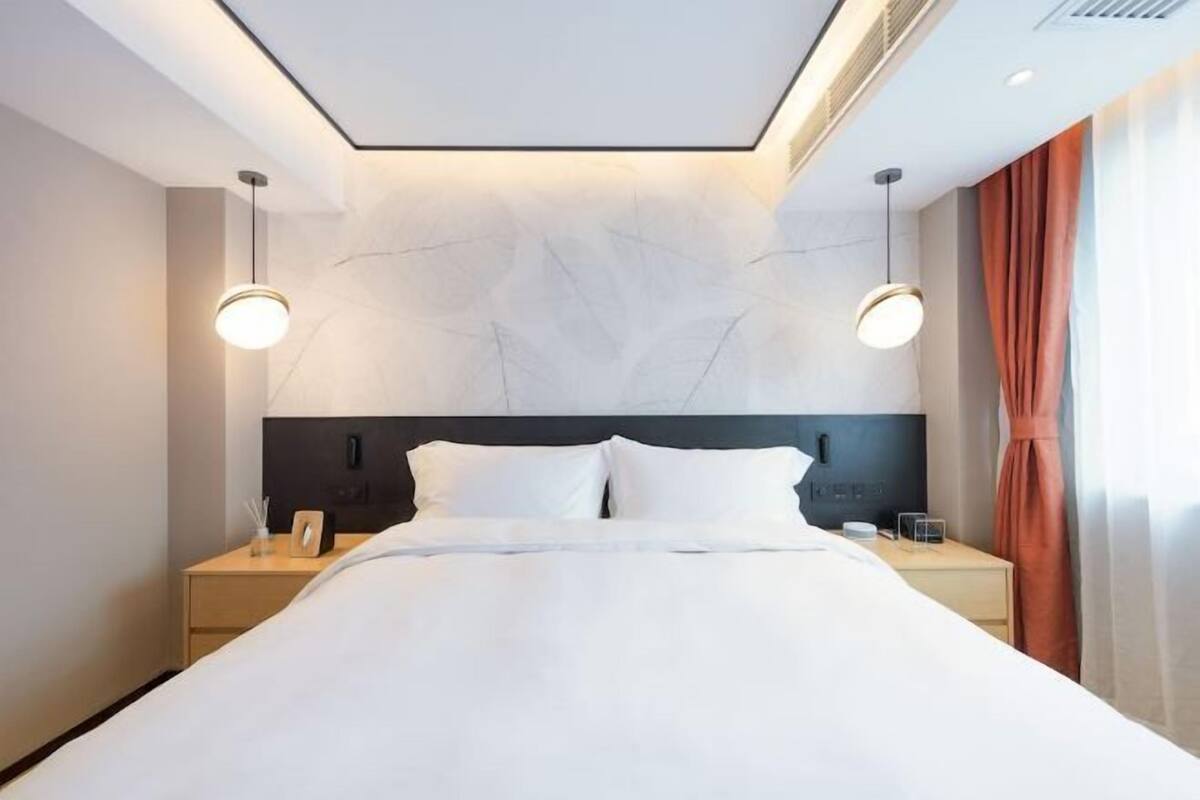 高級寢具、羽絨被、記憶床墊、客房內保險箱