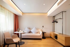 Deluxe Suite | Premium bedding, down comforters, memory foam beds, in-room safe - Suisse Place Serviced Apartment Shanghai Hongqiao Gubei Lijia (Shanghai)