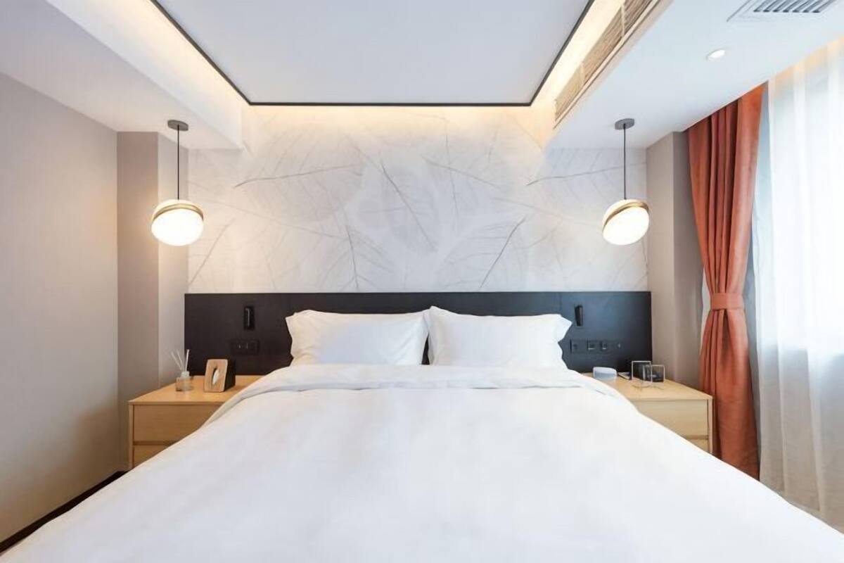 Ylelliset vuodevaatteet, untuvapeitot, memory foam -patjalliset sängyt