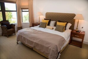 4 bedrooms, iron/ironing board, free cots/infant beds, WiFi - 12 Dunnage (Knysna)