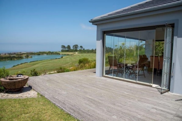 Lake - 12 Dunnage (Knysna)