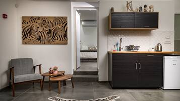 Family Suite, Non Smoking | Private kitchenette