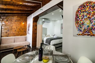 Suite familiar, no fumadores | Servicio de comidas en la habitación