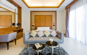 4-Bedroom Villa with Private Pool | 4 habitaciones, caja de seguridad en la habitación y escritorio