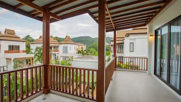 4-Bedroom Villa with Private Pool | Teras/patio