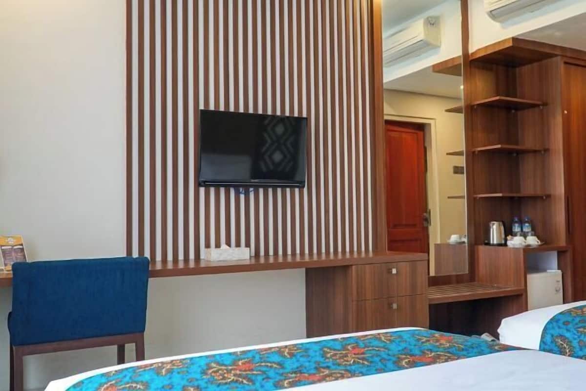 In-room safe, desk, iron/ironing board, free WiFi