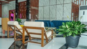 Lobby sitting area - Lombok Vaganza Hotel (Mataram)