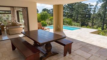 Rumah Deluks | Teras/patio