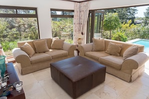 Deluxe House | Living area | Flat-screen TV, fireplace - 5 Forecastle (Knysna)