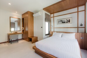 4-Bedroom Villa with Private Pool | 4 間臥室、客房內保險箱、書桌、遮光布/窗簾