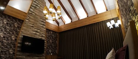 Family Quadruple Room | Individually decorated, blackout drapes, soundproofing, free WiFi