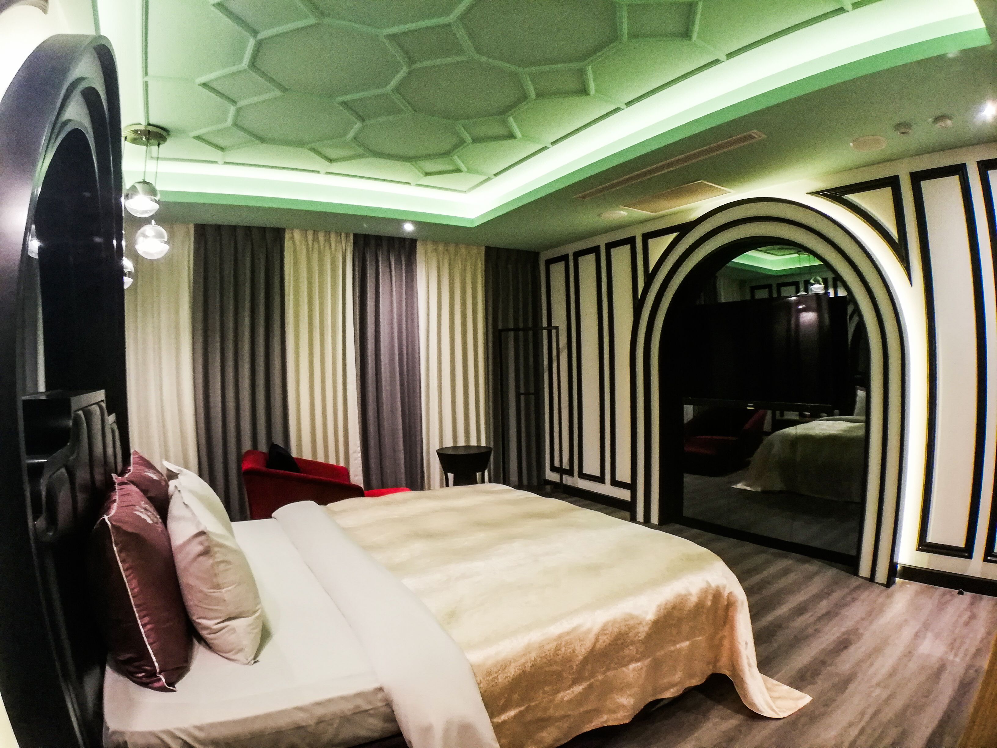 deluxe double room | living room | led tv, netflix, streaming services