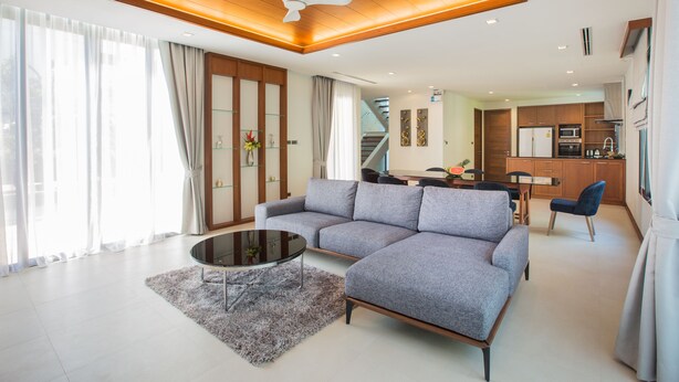 4-Bedroom Villa with Private Pool | 거실 공간 | 디지털 채널 시청이 가능한 32인치 평면 TV, LED TV, 넷플릭스