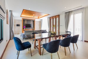 In-room dining - Villa Palavee B3 (Krabi)