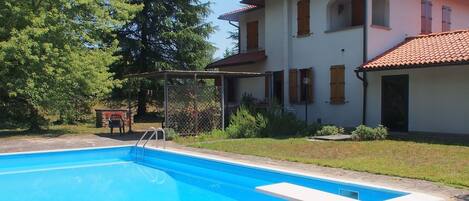 Piscine extérieure (ouverte en saison)