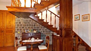 ๋น๋ผ, ์นจ์ค 4๊ฐ | ๊ฐ์ค ๋ด ํธ์ ์์ค/์๋น์ค