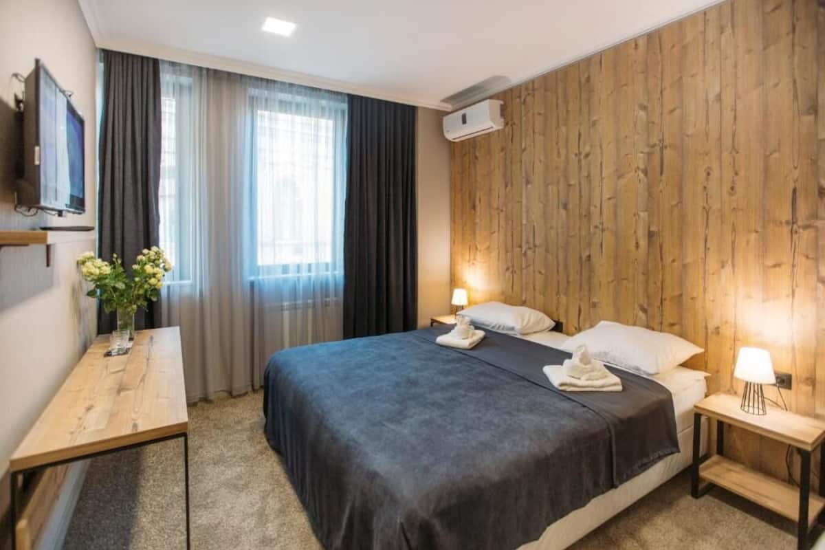 Standard Double Room | 1 bedroom, premium bedding, Select Comfort beds, minibar