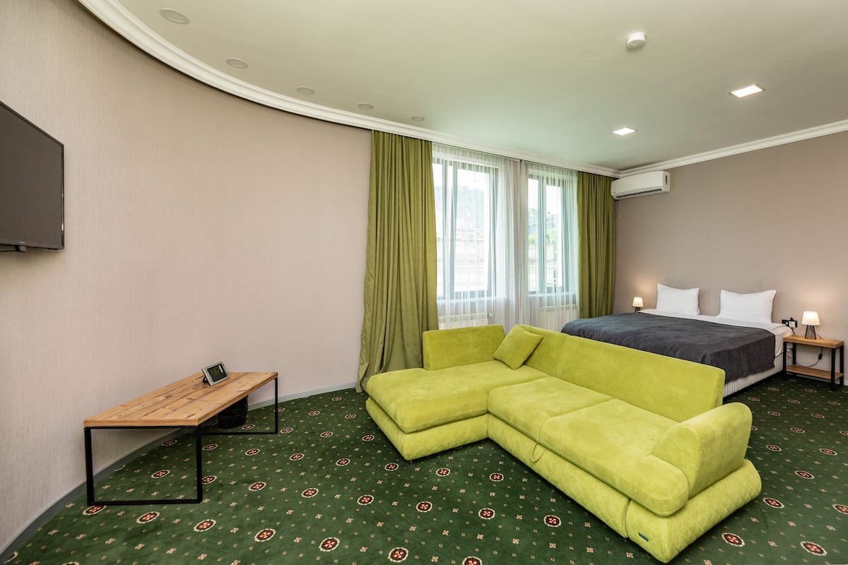 Deluxe Double Room, Balcony | 1 bedroom, premium bedding, Select Comfort beds, minibar