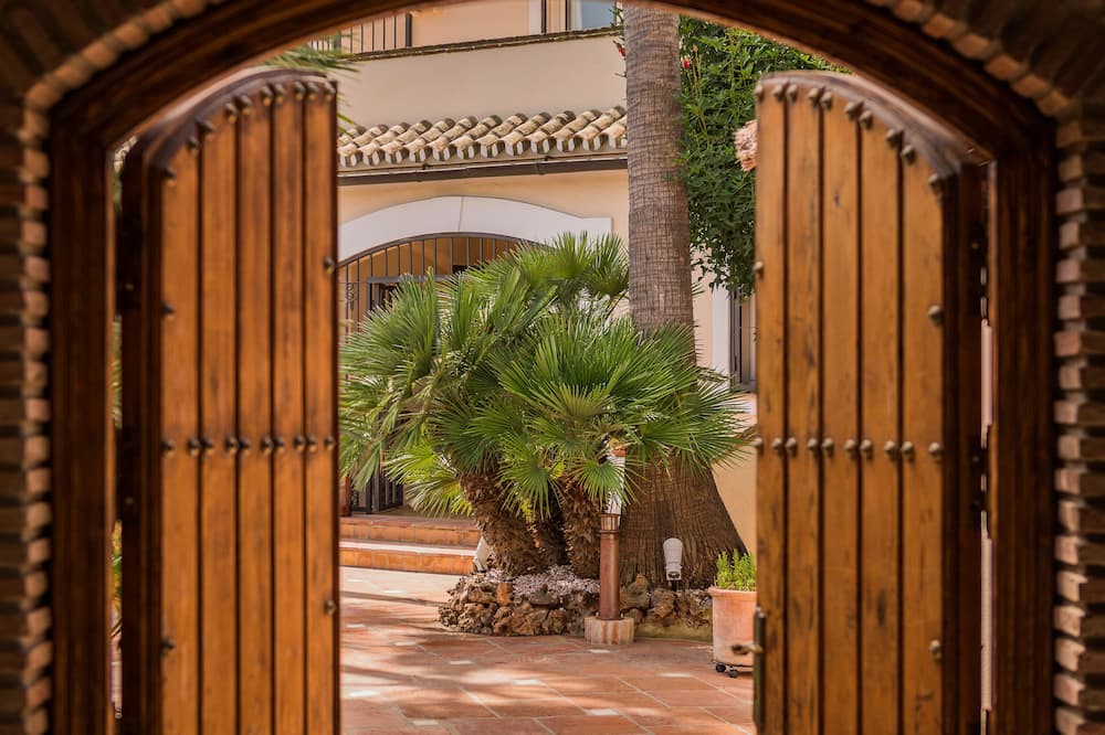 The Residence by Beach House Marbella