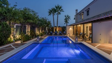 Seasonal outdoor pool, open 8:00 AM to 10:00 PM, pool umbrellas