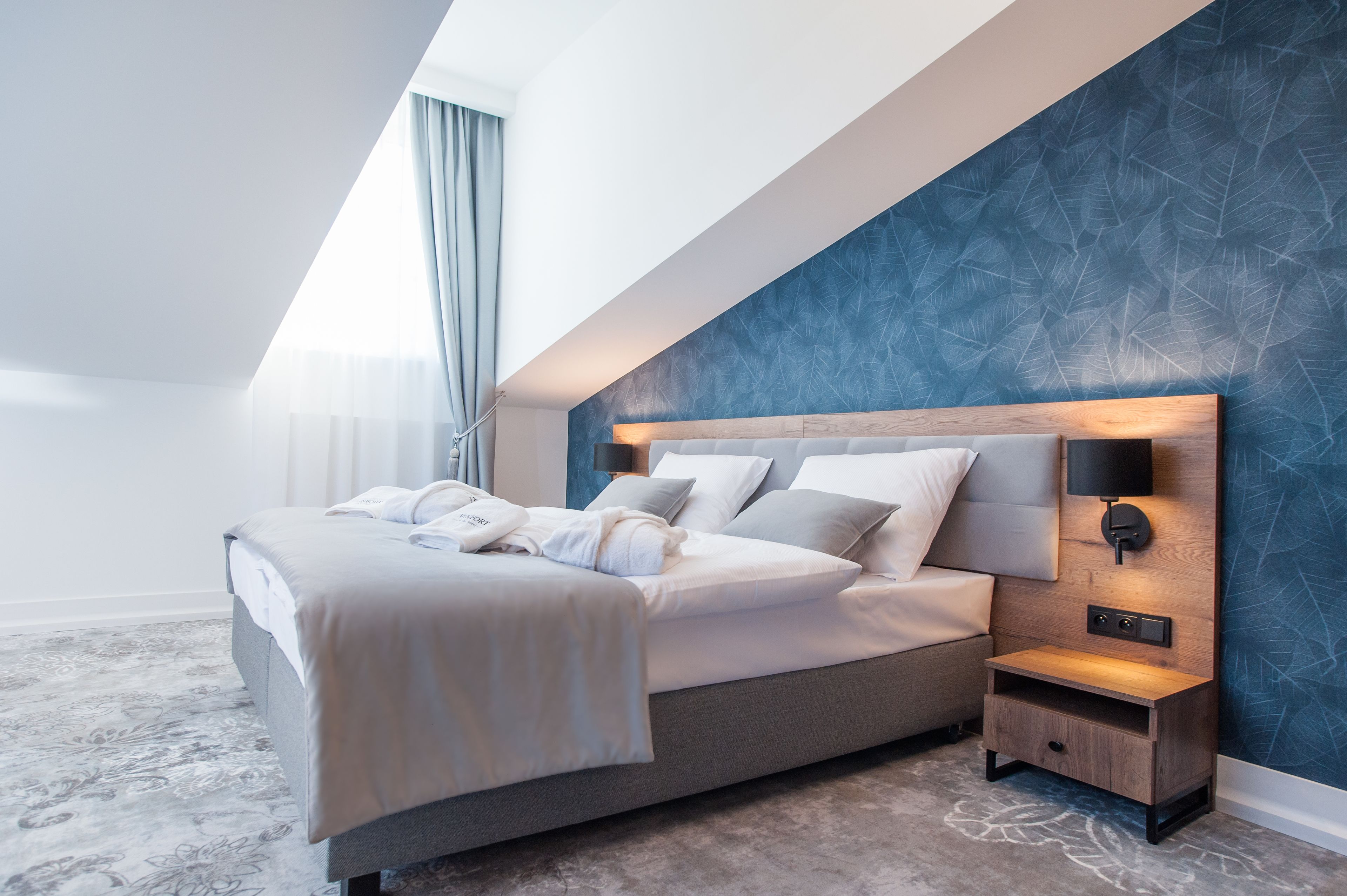 Premium bedding, in-room safe, desk, soundproofing