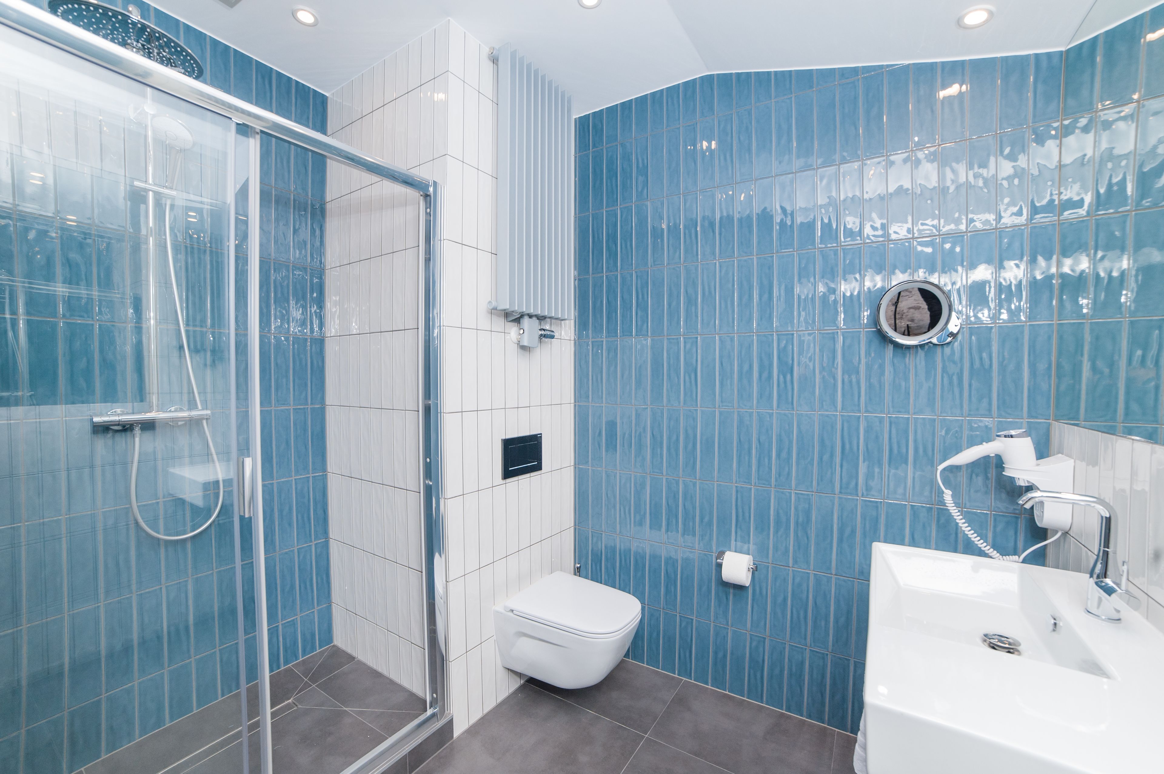 샤워 시설, 레인폴 샤워기, 헤어드라이어, 목욕가운