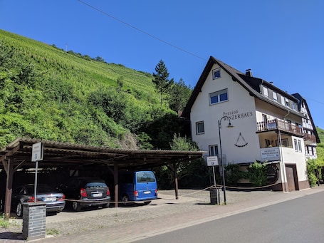 Exterior. Hotel Pension Winzerhaus