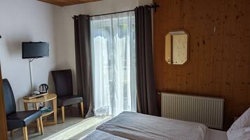 Double Room, Balcony | Desk, soundproofing, free WiFi, bed sheets