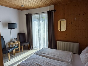 Doppelzimmer, Balkon | Schreibtisch, schallisolierte Zimmer, kostenloses WLAN, Bettwäsche