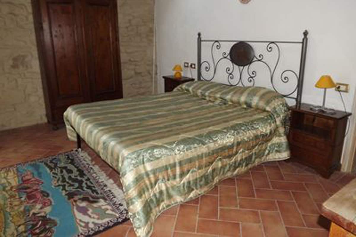 Habitación doble, 1 cama de matrimonio, vistas al jardín | 2 dormitorios, wifi gratis, ropa de cama
