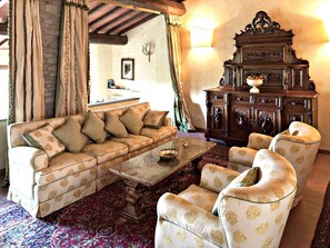 Villa, 4 Bedrooms | Living room | Flat-screen TV