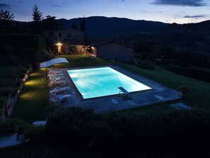 季节性开放的室外游泳池