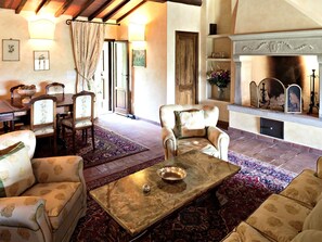 别墅, 4 间卧室 | 客厅 | 平板电视