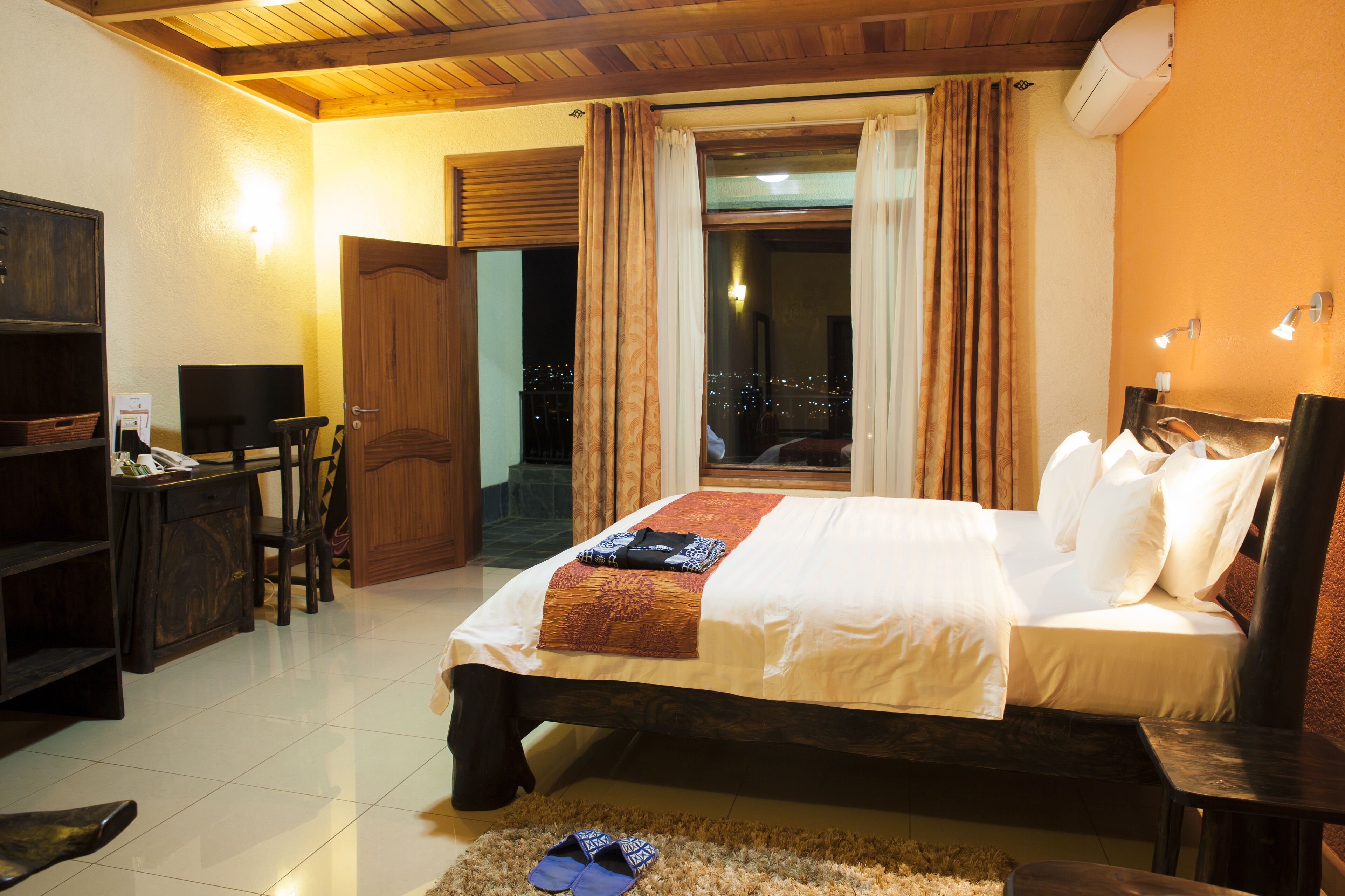 Junior Suite, Balcony | Minibar, in-room safe, desk, blackout curtains