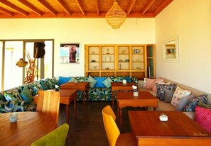 Breakfast, lunch, dinner served; local and international cuisine 